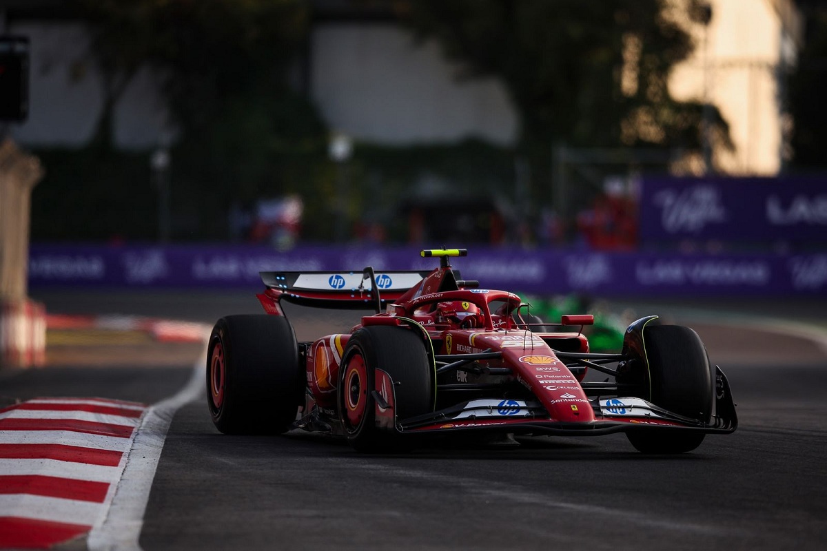 Sainz lideró el segundo entrenamiento en México