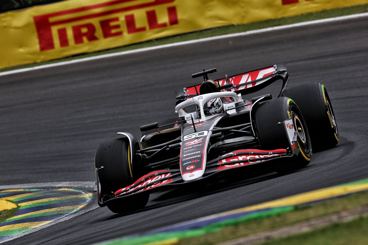 Bearman gira en el circuito de Interlagos. (Alastair Staley / XPB Images)