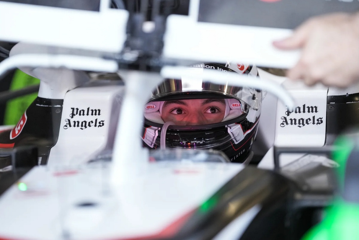 Bearman en el coche de Magnussen. (Motorsport Images) 