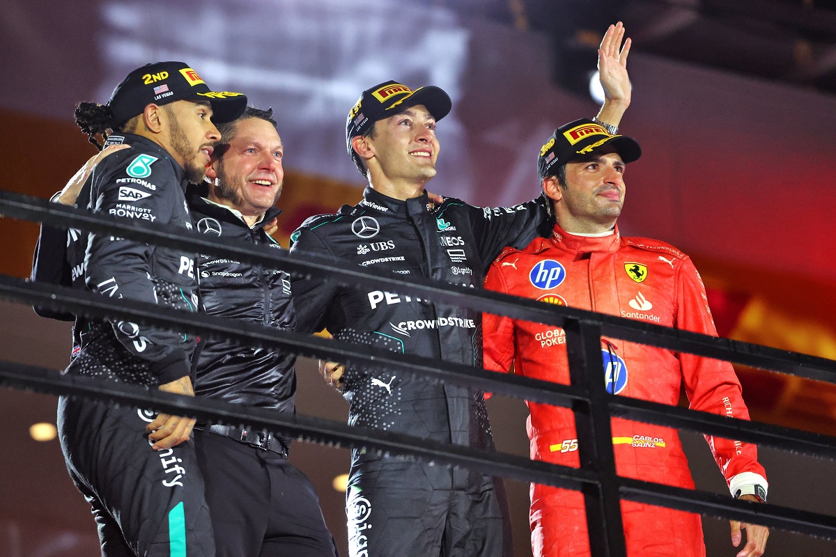 El podio de Las Vegas: Russell, Hamilton y Sainz. (Russell Batchelor / XPB Images)