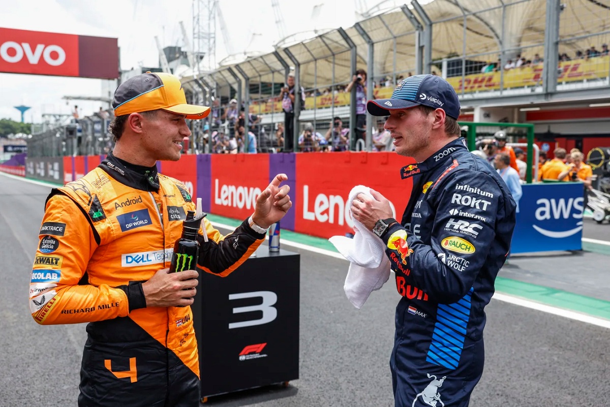 Verstappen y Norris en el parque cerrado de la Sprint, el británico recorta un punto más en el campeonato. (Steven Tee)