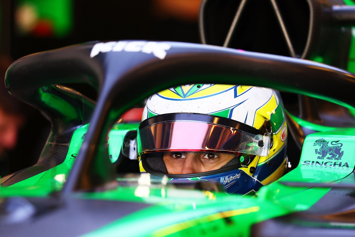 El brasileño en el cockpit del Sauber C44. (F1 / FOM)