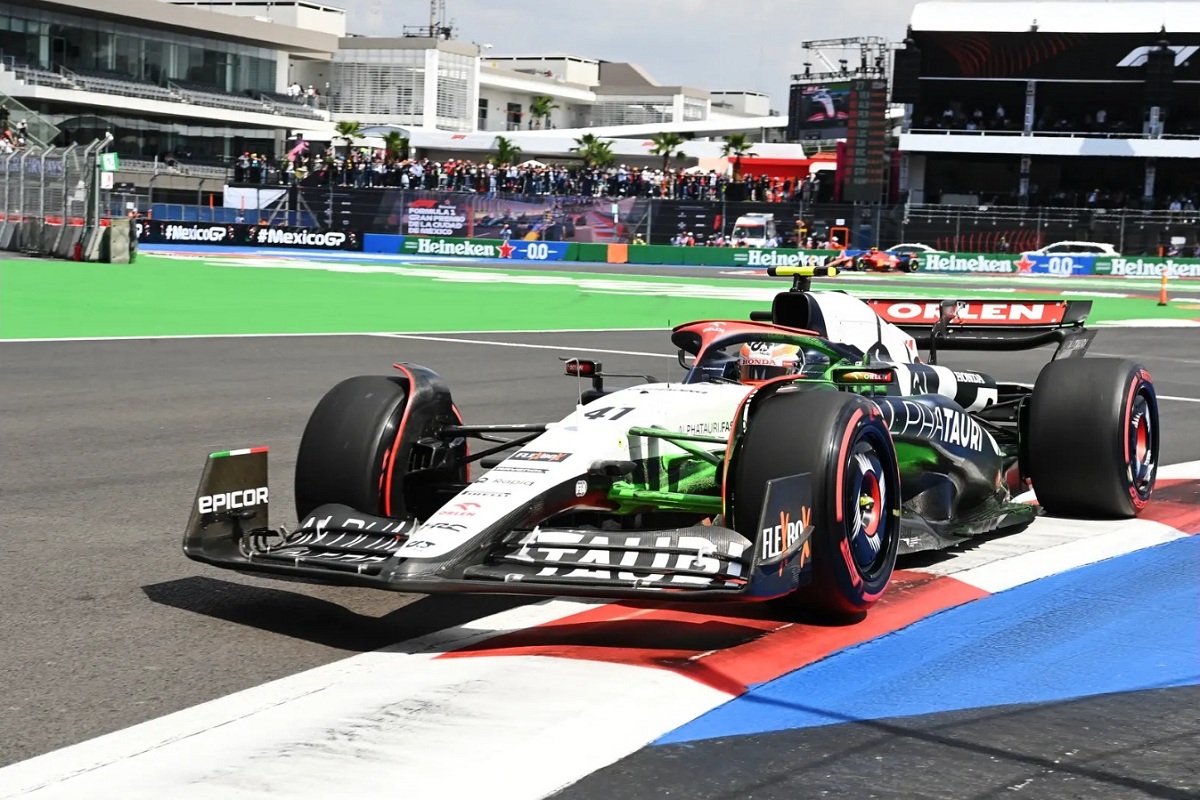 Hadjar con el AlphaTauri en la PL1 en México, su primera experiencia con un F1. (Archivo / Mark Sutton, 2023) 