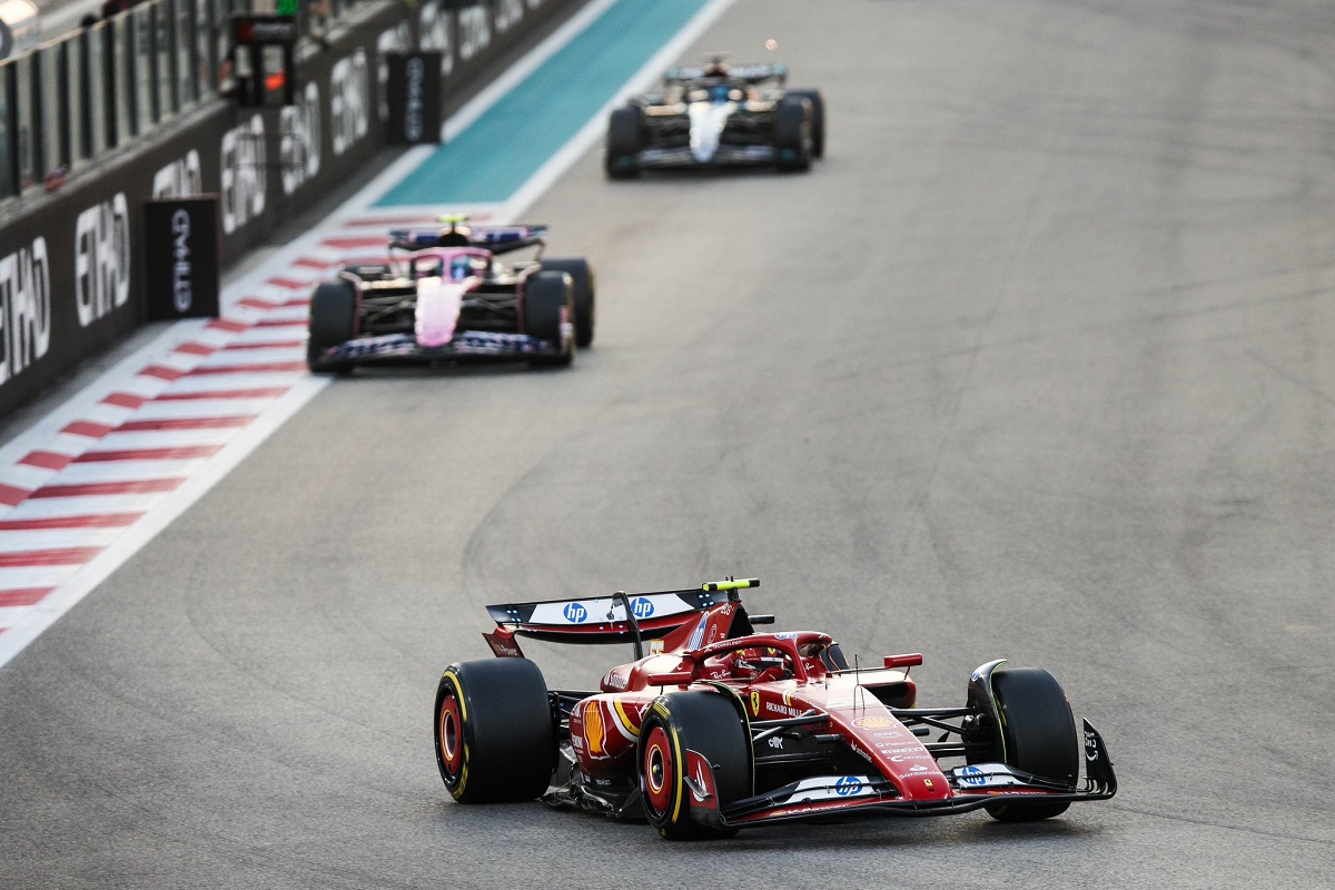 Sainz heredeó el segundo lugar y rápidamente se desenganchó del resto para hacer una carrera a parte con Norris. (Ferrari Media Centre)