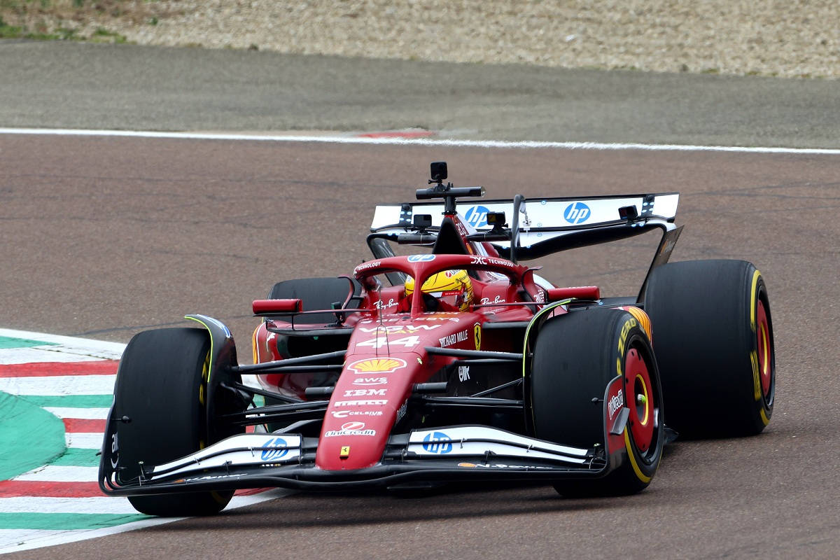 Hamilton rodó 100 kilómetros por la tarde. (XPB Images)