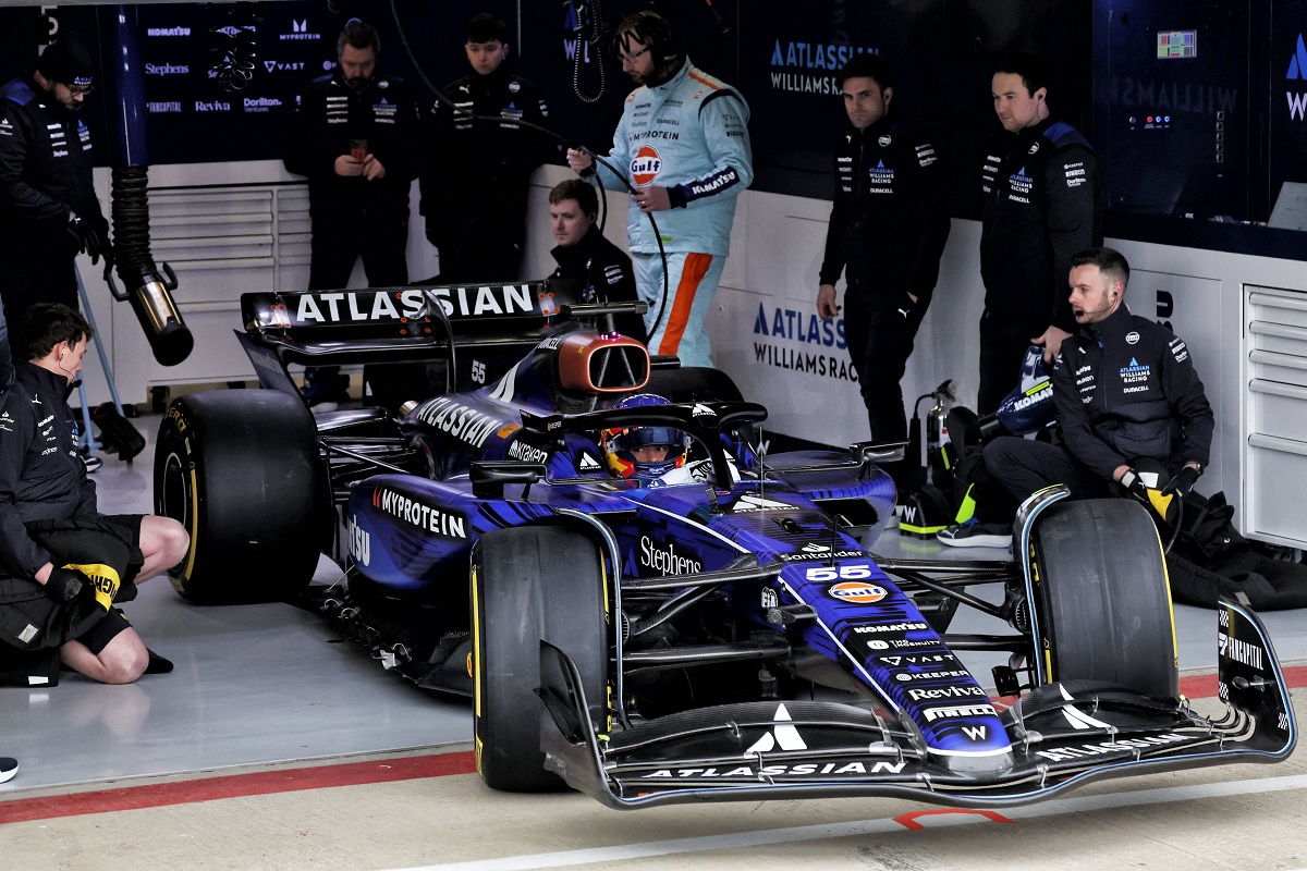 Sainz sale a pista para los primeros kilómetros del FW47. (Williams Racing) 